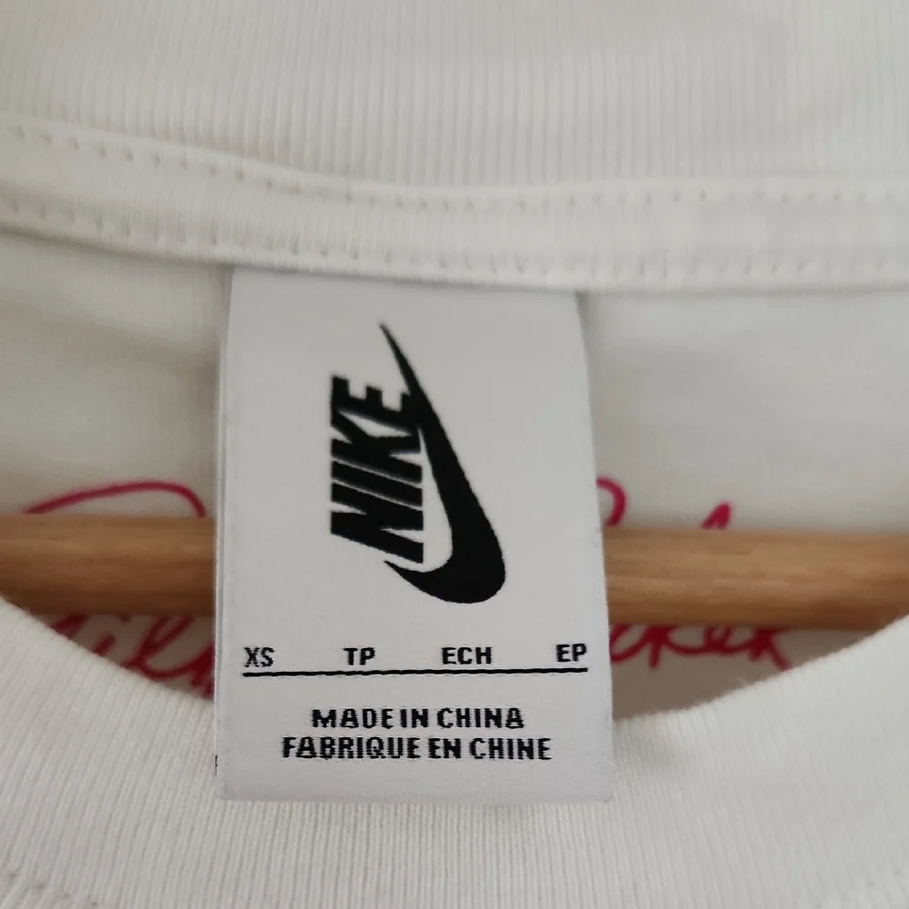 Nike‎ Rainbow Graphic Tee XS